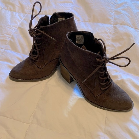 Rocket Dog Heeled Tie Suede Booties - Size 6 - Brown - EUC - Picture 1 of 10